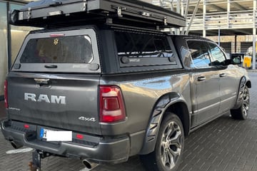 Pick-up steht auf Grundstücksauffahrt: Plötzlich ist er verschwunden - Wer kann helfen?