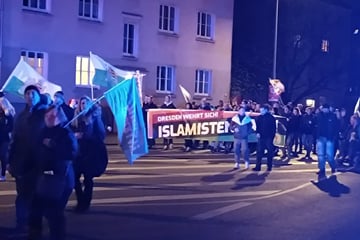 Dresden: Demos in Dresden-Mickten: Protestierende fordern "Islamisten raus!"