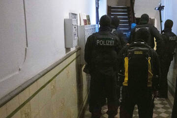 Razzia in den eigenen Reihen: Haben Polizisten Gefangenen verprügelt?