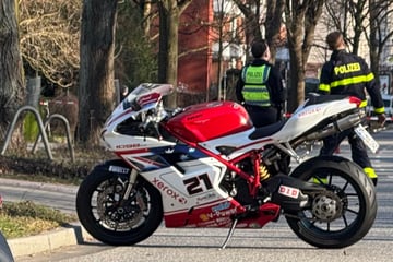 Tödlicher Unfall in Hamburg: Motorradfahrer stürzt und stirbt