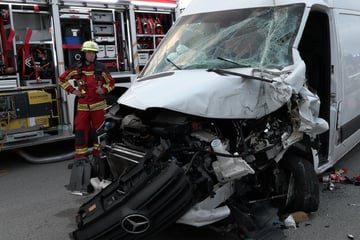 Unfall A7: Langer Stau im Berufsverkehr: Lkw und Transporter krachen auf Autobahn bei Hamburg gegeneinander