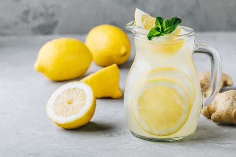 Zitronenlimonade selber machen: Erfrischendes Rezept