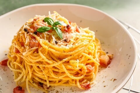 Rezept für schnelle Spaghetti Carbonara mit und ohne Sahne
