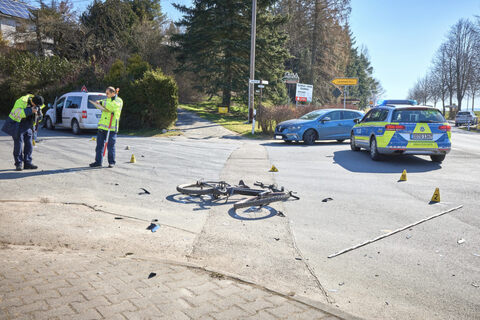 Tödlicher Unfall In Sachsen: Pedelecfahrer Stirbt Nach Kollision Mit VW ...