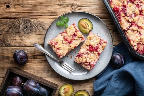 Pflaumenkuchen mit Streusel vom Blech: Rezept nach Omas Art