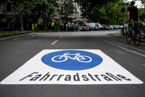 Fahrradstraße, Verkehrsberuhigter Bereich, Spielstraße: Diese Regeln ...