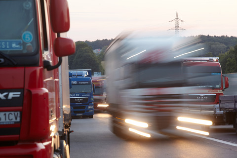 Unfall A61: Nach Schwerem Lkw-Unfall - A61 In Richtung Mönchengladbach ...