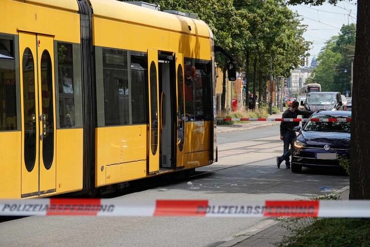 Dresden: Messerangriff In Dresdner Straßenbahn: Opfer Erliegt Seinen ...