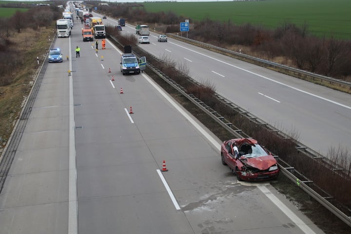 Unfall A38: Sie War Im Auto Eingeklemmt! Frau Bei Unfall Auf Der A38 ...