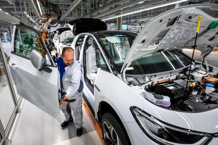 ProduktionsRekord im VWWerk Zwickau mit 7100 Autos in einer Woche