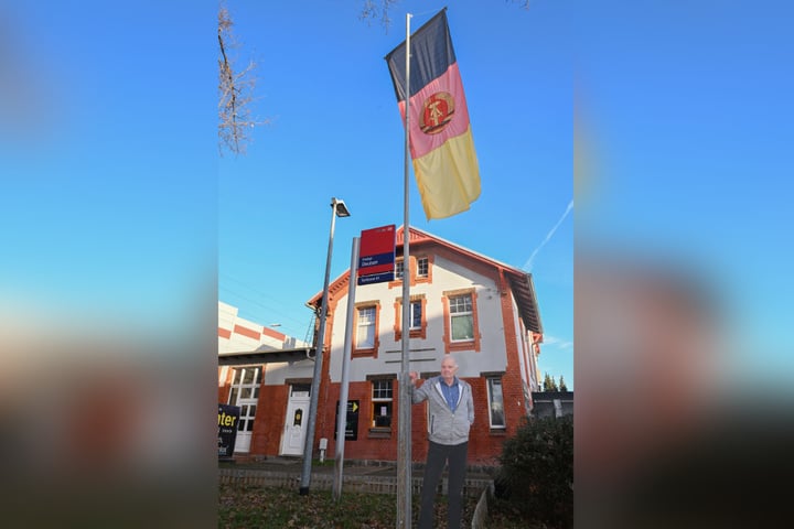 Dresden Mitten in Freital Hier hält die DDR die Fahne hoch