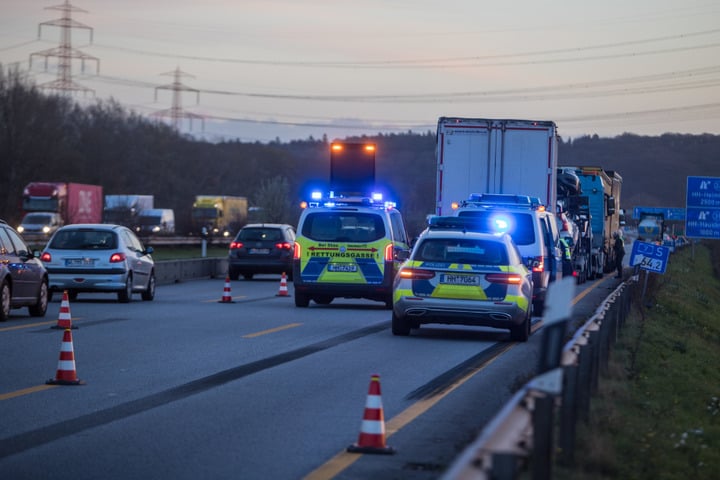 Unfall A7: Mega-Stau Nach Unfall Mit Vier Lastwagen Auf A7