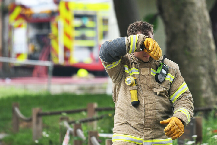 London Explosion und Großbrand an Bahnhof TAG24