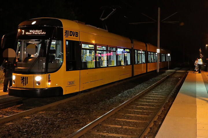 Mann Wird In Dresden Von Straßenbahn Erfasst: 55-Jähriger Erliegt ...