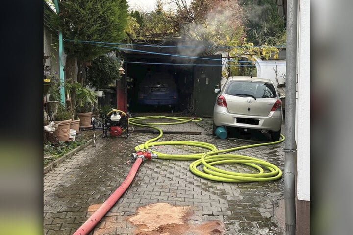 Hohenmölsen Ofen in Garage gerät in Brand Feuerwehr mit Großaufgebot