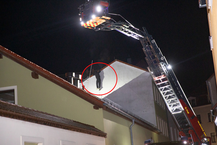 Darf Man Einen Einbrecher Töten Feuerwehr holt Einbrecher vom Dach
