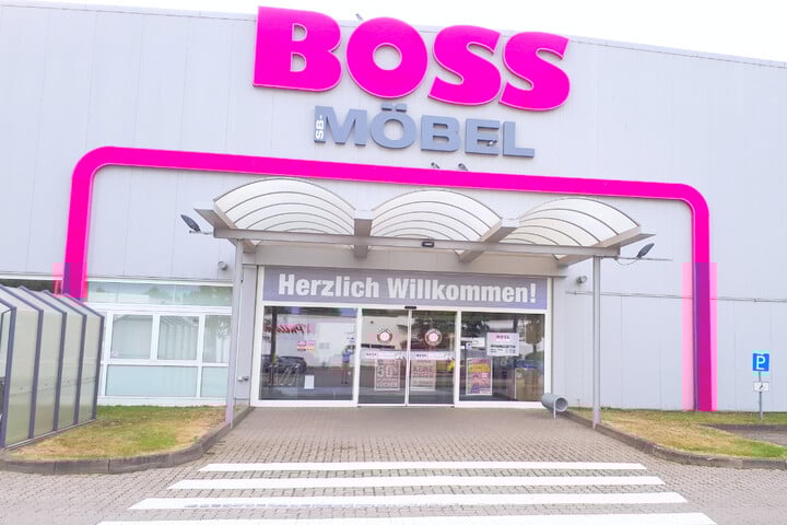 Möbel Boss verkauft Samstag (24.12.) dutzende Artikel zum Tiefpreis TAG24