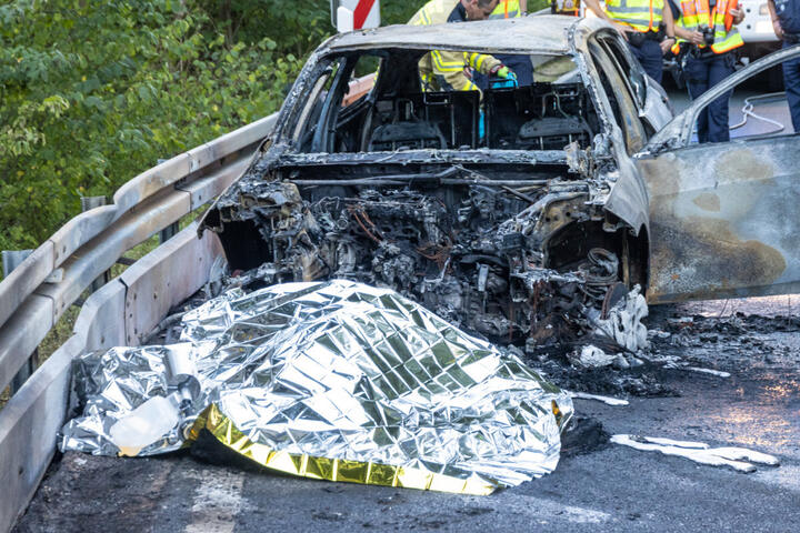 Horror-Unfall Auf ST2190 In Bayern: Motorrad Kracht Frontal In Auto ...