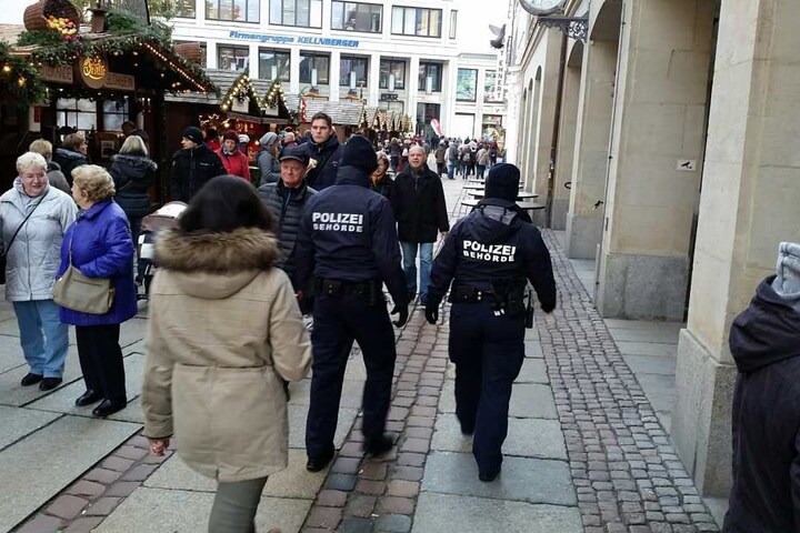 Striezelmarkt wird mit Betonblöcken dicht gemacht | TAG24