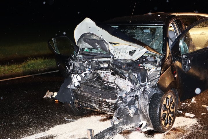 Frontal-Crash Wegen Tier Auf B266: Sechs Verletzte, Darunter Drei Kinder