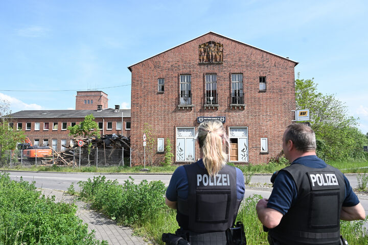 Lost Place in Zwickau muss abgerissen werden Fassade droht einzustürzen!