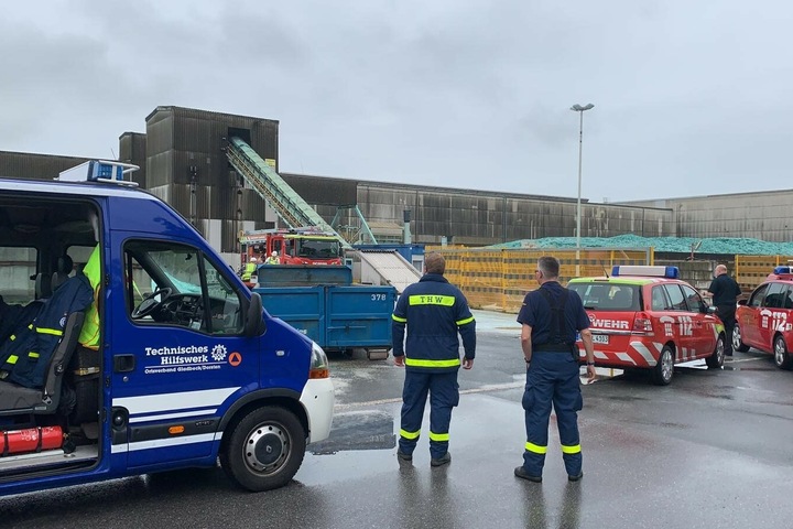 Heftige Gewitter und Starkregen in NRW Straßen im