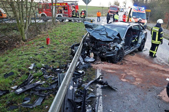 Remse: Vollsperrung Nach Heftigem Unfall Mit Zwei Schwerverletzten