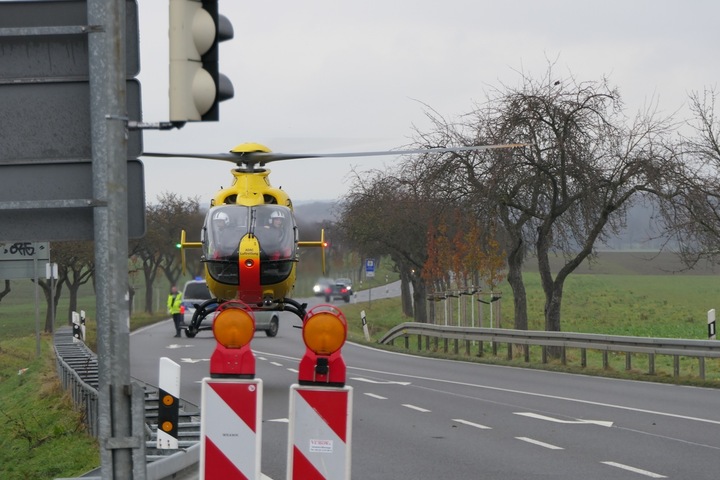 Vorfahrtsfehler In Leipzig: Zwei Autos Krachen In Kreuzung Ineinander ...