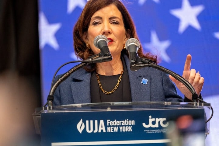 NY Governor Hochul Shocks With Potential Face Mask Ban On Subways