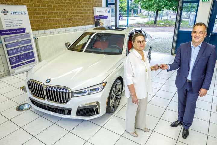 Dresden Nettes Geschenk Ein 160.000EuroBMW für