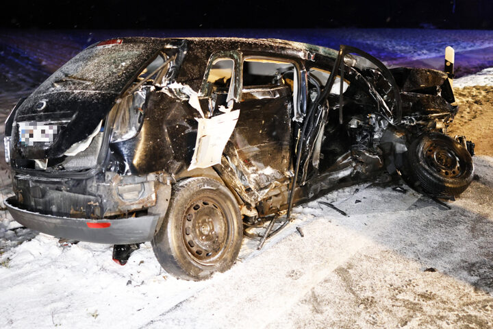 Unfall Auf B14 Bei Heilsbronn: Glätte Sorgt Für Schweren Crash ...