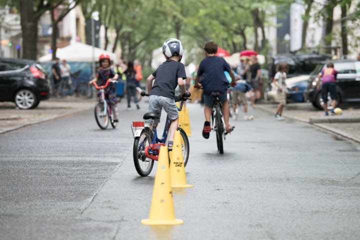 Fahrradstraße, Verkehrsberuhigter Bereich, Spielstraße: Diese Regeln ...