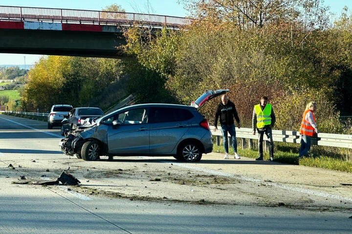 Unfall A72: Auto Kracht In Leitplanke, Folgeunfall Und Langer Stau Vor ...