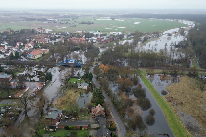 Hochwasser In Sachsen-Anhalt: Erster Fluss Tritt über Die Ufer ...