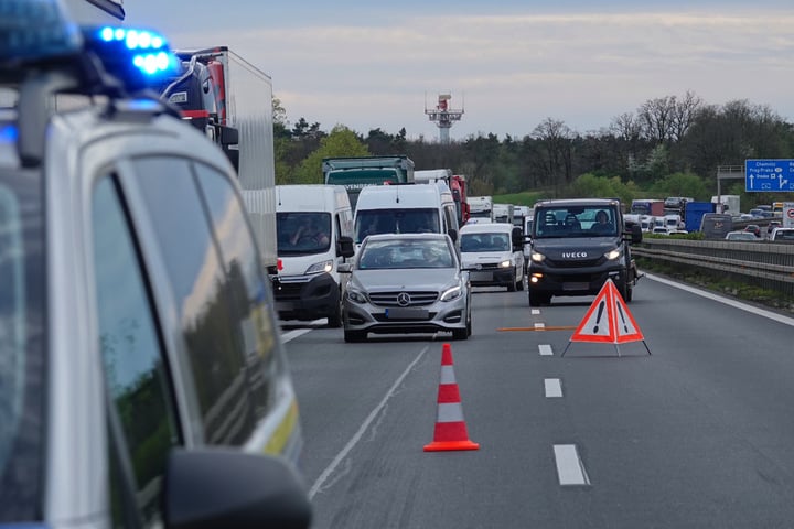 Langer Stau auf A4 bei Dresden: Nach einem Unfall kollidieren fünf ...