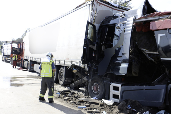 Lkw-Fahrer stirbt bei Unfall auf A9: Verkehr staut sich am Schkeuditzer
