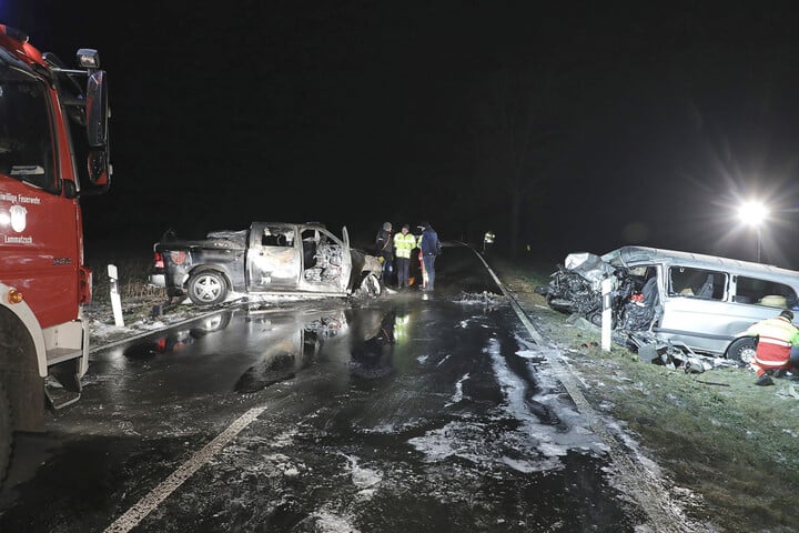 Tödlicher Unfall Bei Lommatzsch: Zwei Menschen Verlieren Bei Heftigem ...