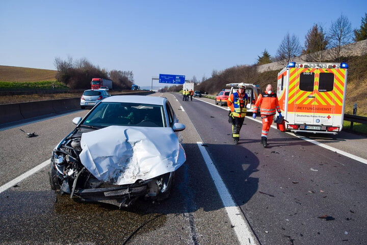 Schwere Karambolage Auf Der A Bei Sinsheim Steinsfurt Mehrere Verletzte