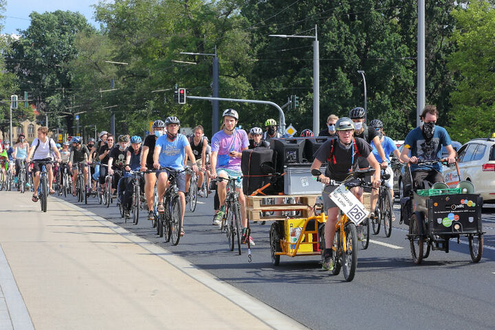 Dresden Große FahrradDemo zieht über den InnenstadtRing