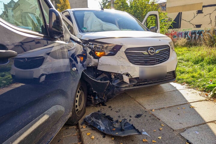 Radlerin Bei Unfall In Leipzig Verletzt: Zwei Opel Und Ein Fahrrad ...