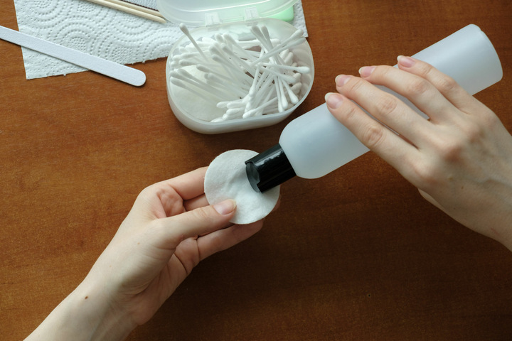 Nagellack Aus Kleidung Entfernen Frag Mutti Nagellack aus Kleidung entfernen: Tipps & Hausmittel