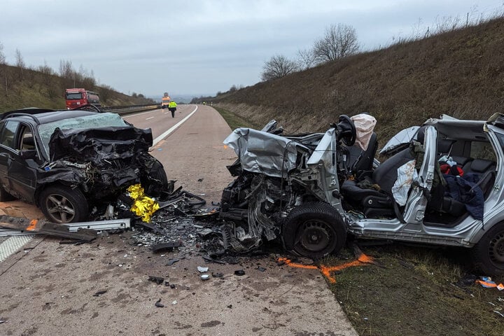 Unfall A38: Geisterfahrer-Crash mit drei Toten zwischen Querfurt und ...
