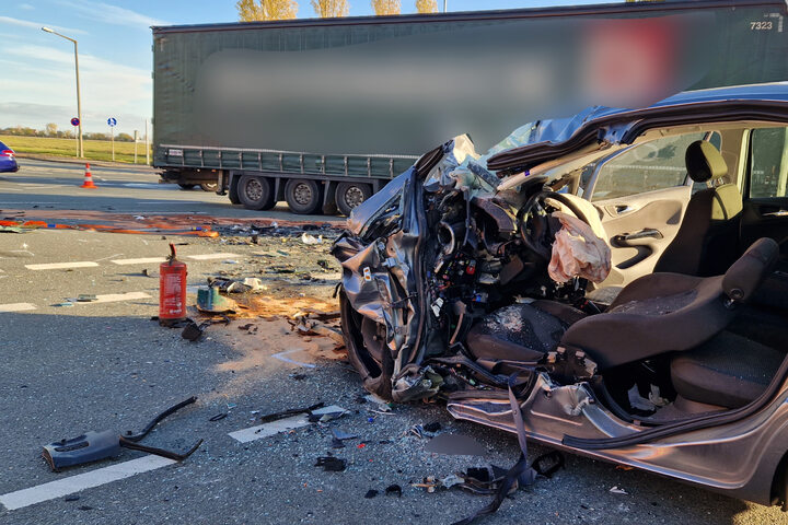 Tödlicher Unfall An Der Leipziger Messeallee: Autofahrer Stirbt Nach ...