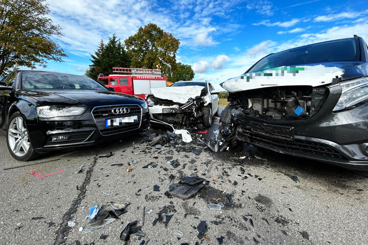 Heftiger Unfall Im Erzgebirge Bundesstra E Dicht