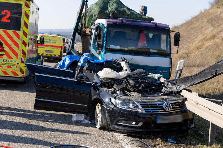 Unfall A73: Fahranfängerin Nach Horror-Crash Mit Mülllaster Schwer Verletzt