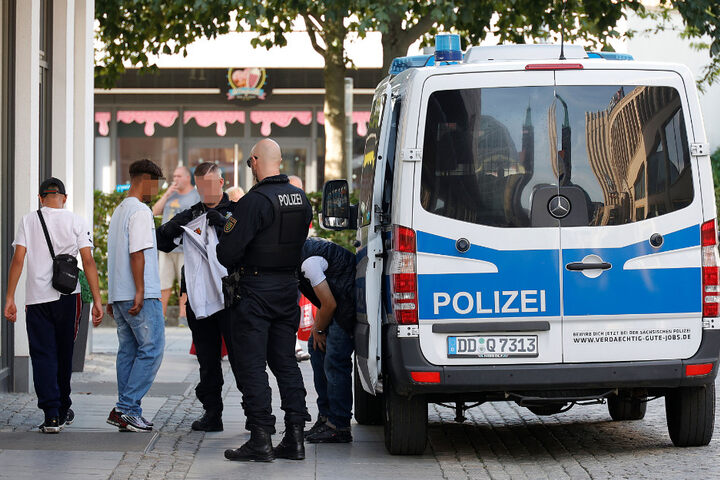 Flugblätter Warnen In Chemnitz Vor Polizeikontrollen