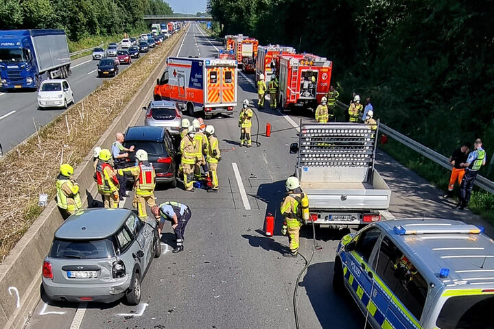 Schwerer Unfall Auf Der A46 Vier Menschen Verletzt Darunter Auch Ein Kind