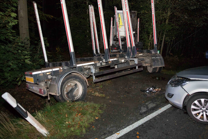 Unfall Auf B101 Bei Großschirma: Vollsperrung Nach Heftigem Crash!