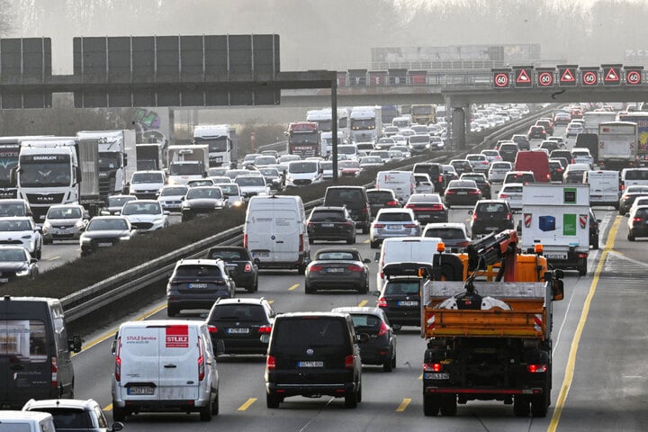 Erstaunlich Stau A30 Aktuell Fotos