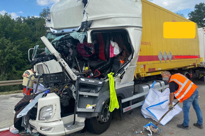 Heftige Lkw-Unfälle Auf Der A2: Einer Stirbt, Zwei Lebensbedrohlich ...